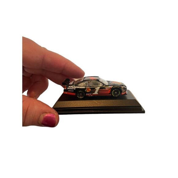 Lionel 2007 Martin Truex Jr #1 Bass Pro Shops Dover Race 1st Win NASCAR Racecar - Picture 12 of 16